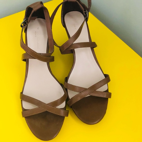 Fun floral print wedge heeled sandals! - Picture 5 of 7